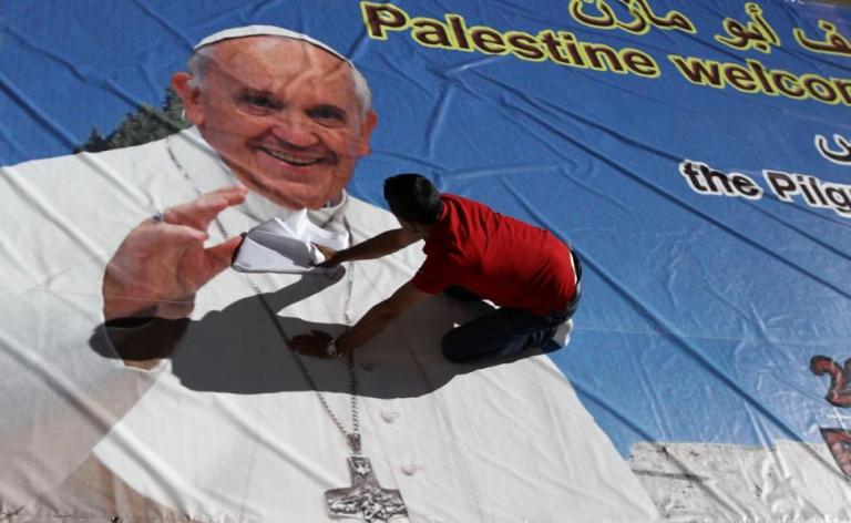 Palestinian-poster-welcoming-pope